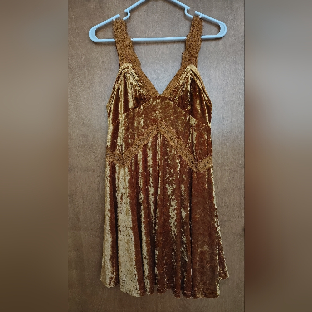 Entro Velvet And Lace Lined Dress